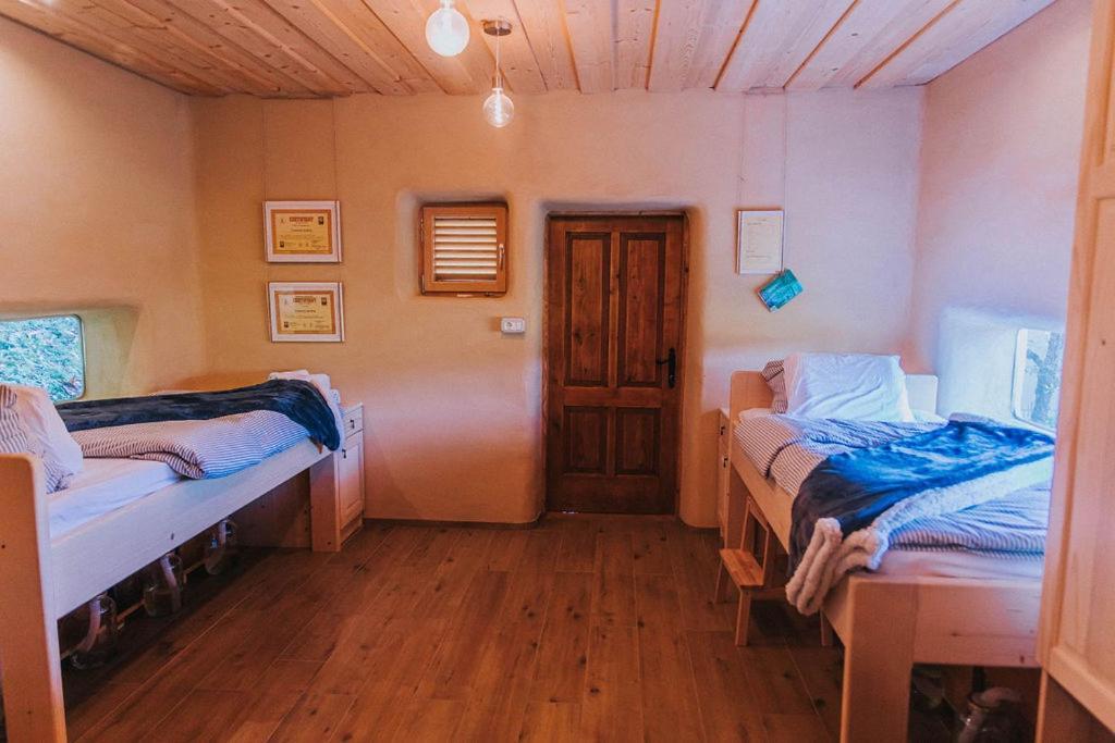 Apartamento Sleeping With Bees - Tourist Farm Muha Grosuplje Exterior foto