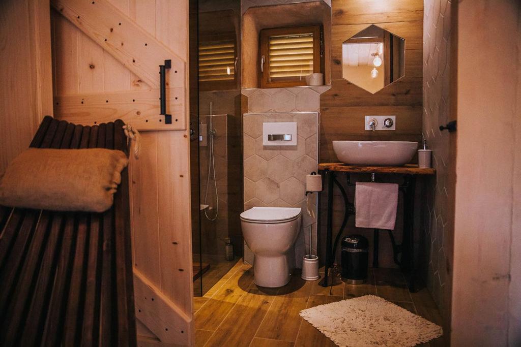 Apartamento Sleeping With Bees - Tourist Farm Muha Grosuplje Exterior foto